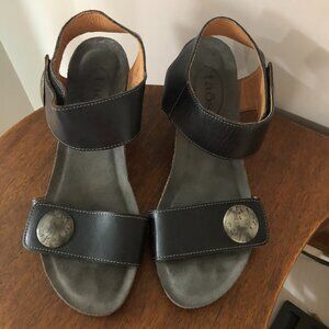 Taos Sandals Carousel 2 Wedge Black Leather Open Toe Womens 39 US size 8-8.5